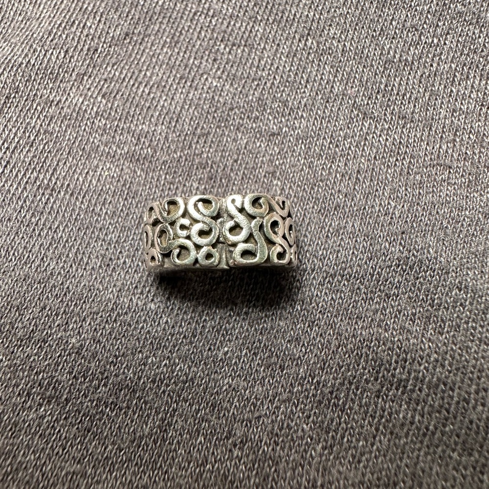 Pandora Scroll Clip